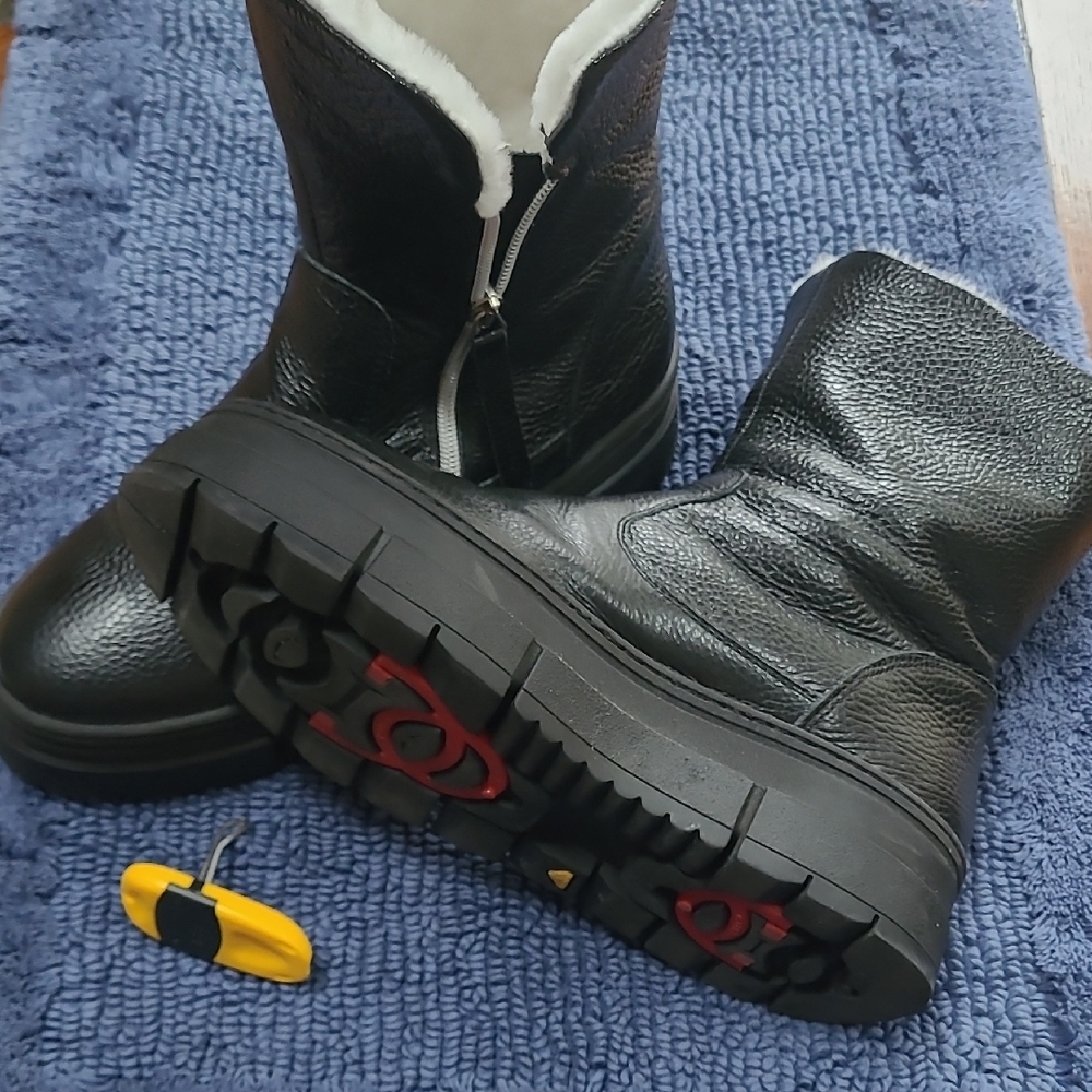 Black Leather, Faux-Fur Lined Women's Winter Zip Boots, U.S. Size 8